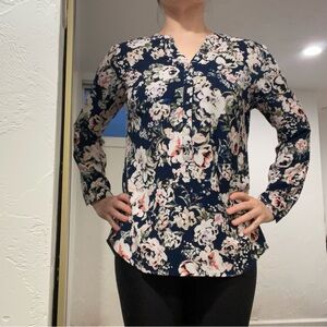 Women’s Roz & Ali Blue Pink Floral Slightly Fitted Long Sleeve Button Blouse